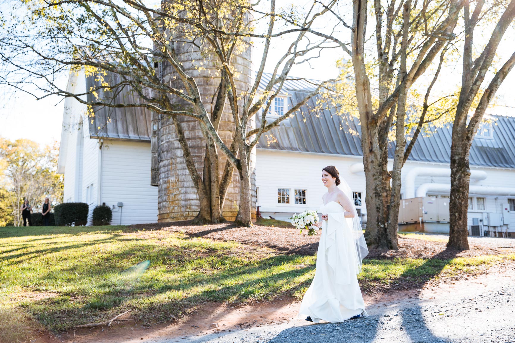 Wedding 1st look at The Dairy Barn in Fort Mill SC by Nhieu Tang photography | nhieutang.com