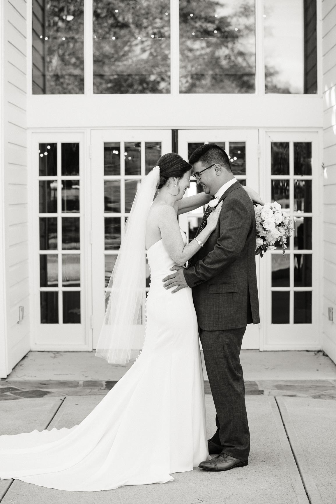 Wedding at The Dairy Barn in Fort Mill SC by Nhieu Tang photography | nhieutang.com