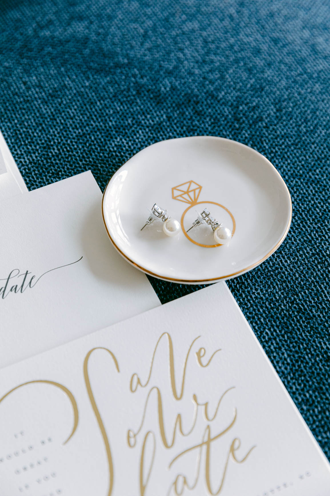 wedding details with earrings shot by Nhieu Tang Photography | nhieutang.com