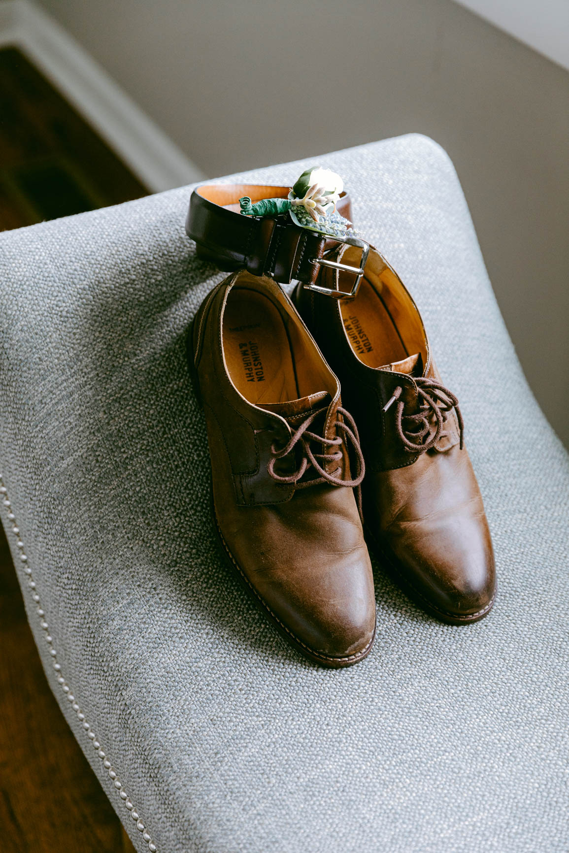 groom shoes from lake house elopement shot by Nhieu Tang Photography | nhieutang.com
