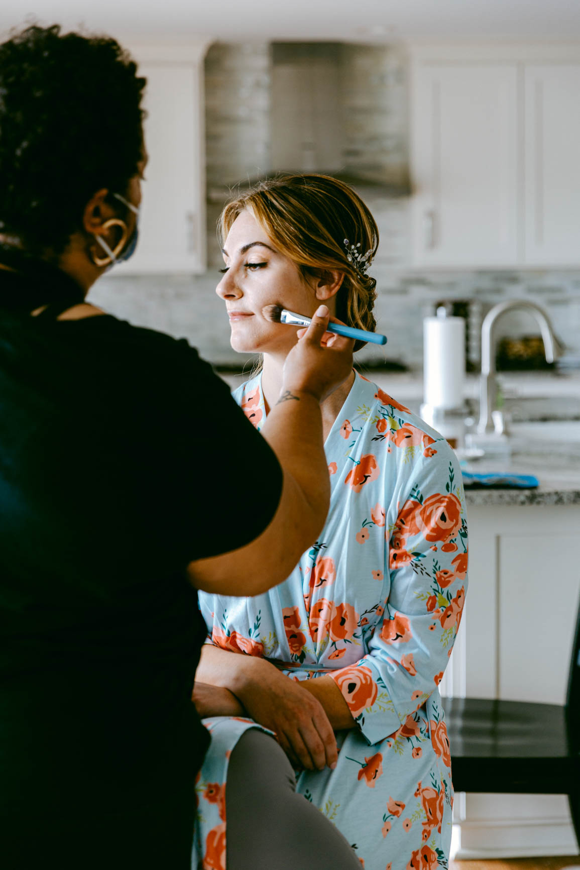 bride final makeup touches in Mooresville lake house elopement shot by Nhieu Tang Photography | nhieutang.com