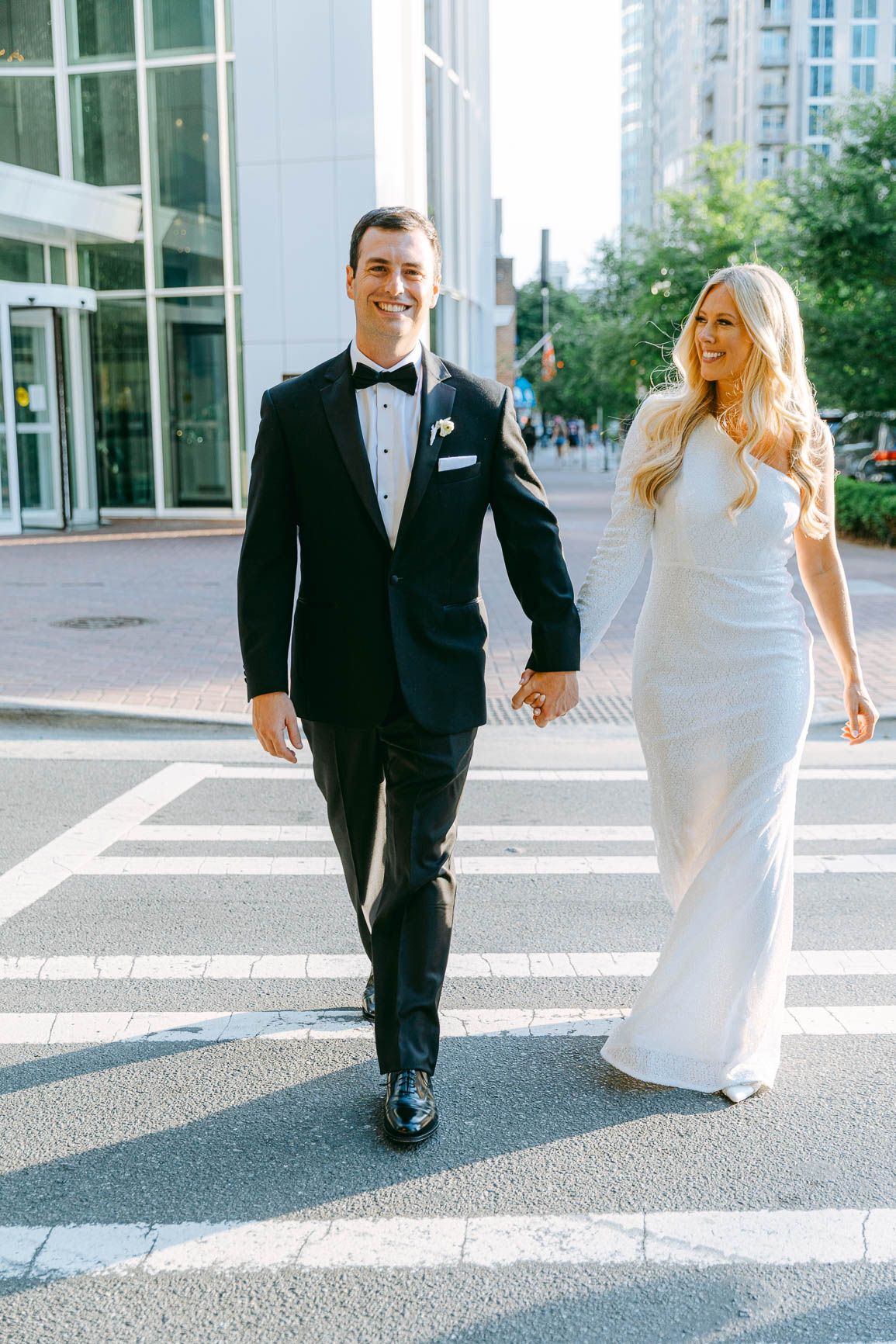 uptown Charlotte wedding shot by by Nhieu Tang Photography | nhieutang.com