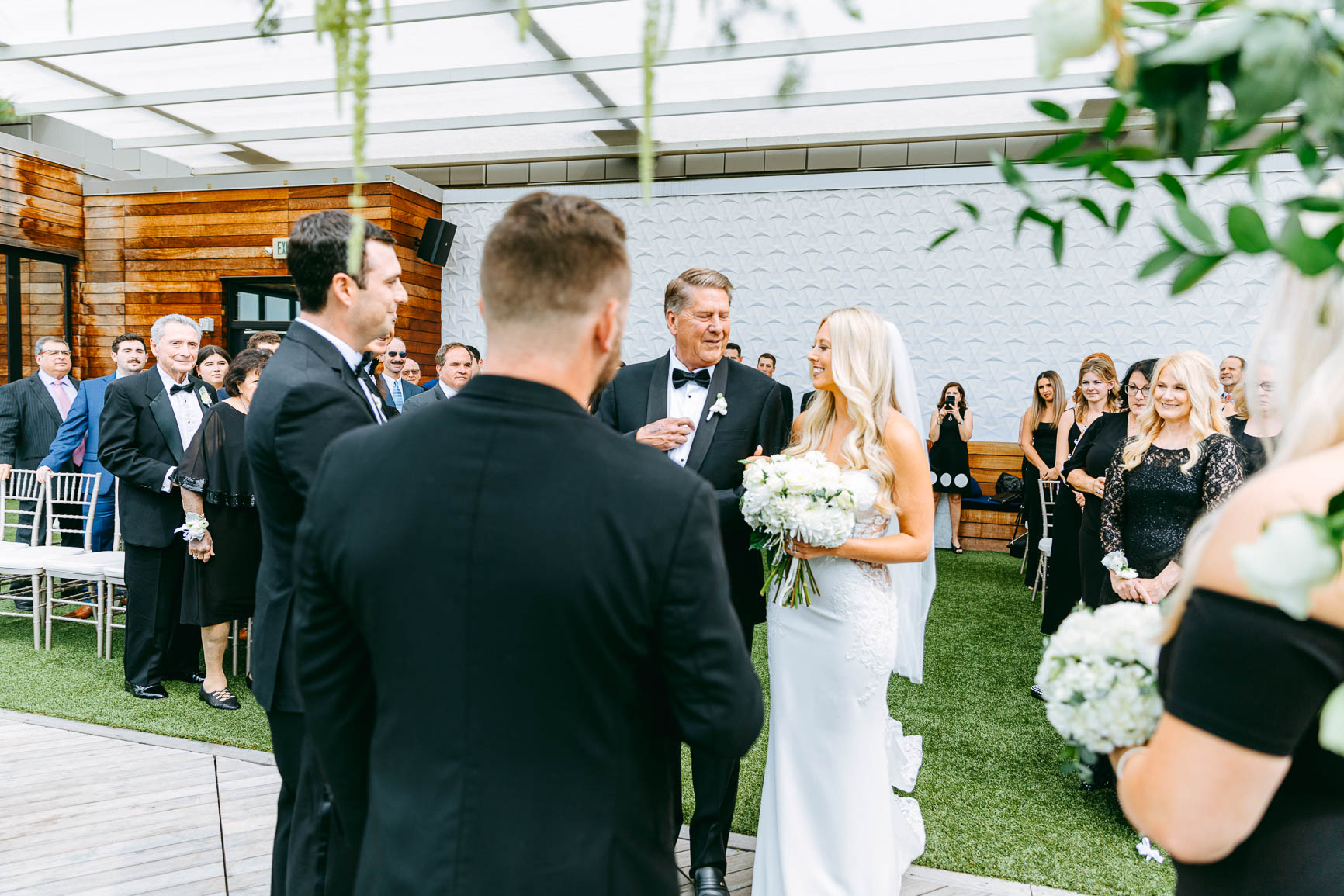 merchant & trade rooftop wedding ceremony in uptown Charlotte by Nhieu Tang Photography | nhieutang.com