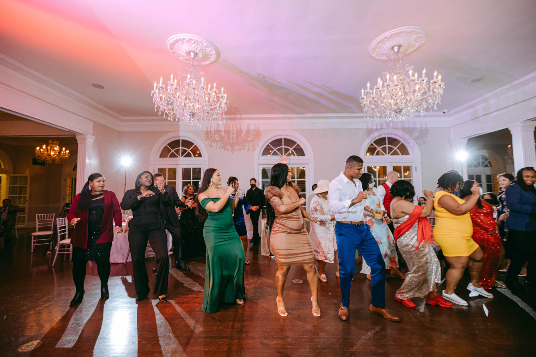 couple final dance at Separk Mansion in Gastonia NC shot by Nhieu Tang Photography | nhieutang.com
