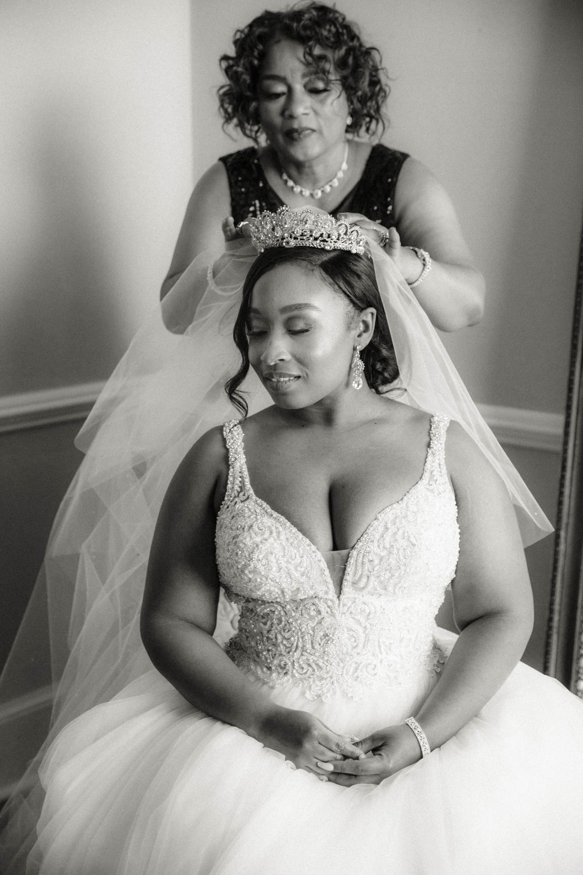 mom final touches bride's wedding veil at Separk Mansion in Gastonia NC shot by Nhieu Tang Photography | nhieutang.com