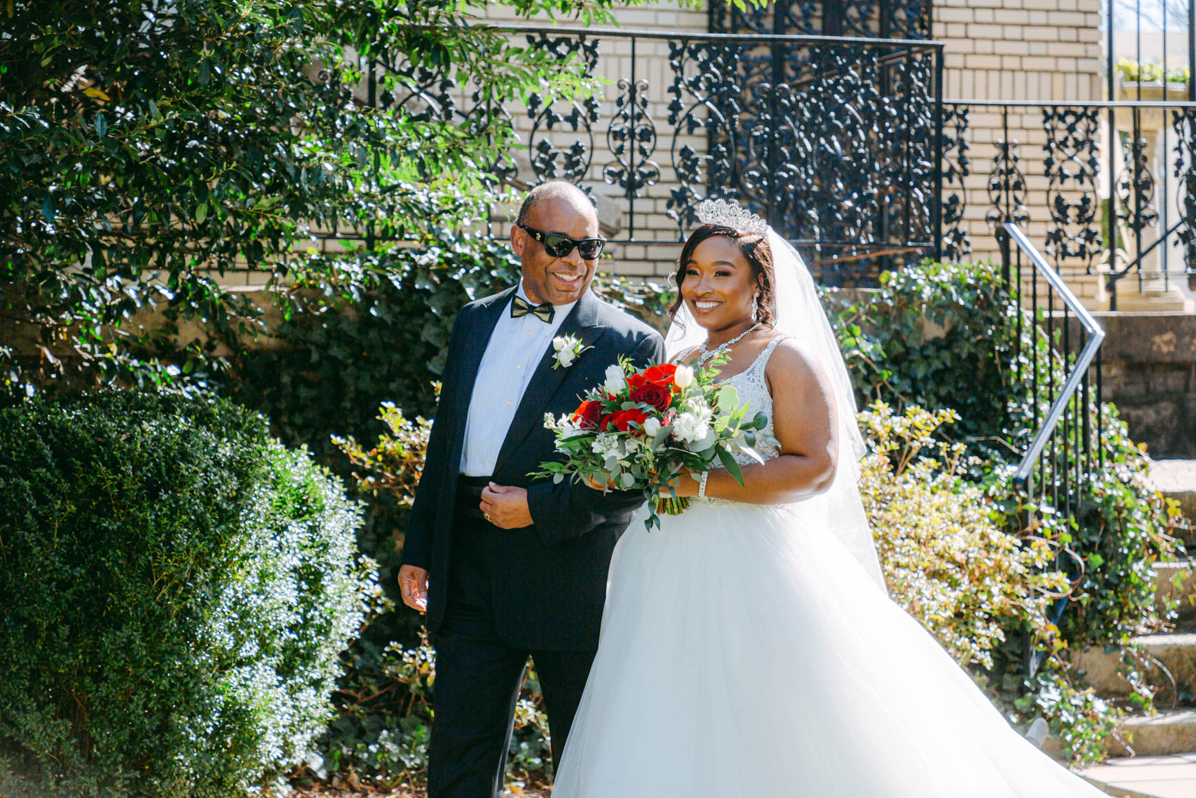 father walking bride down the aisle at Separk Mansion in Gastonia NC shot by Nhieu Tang Photography | nhieutang.com