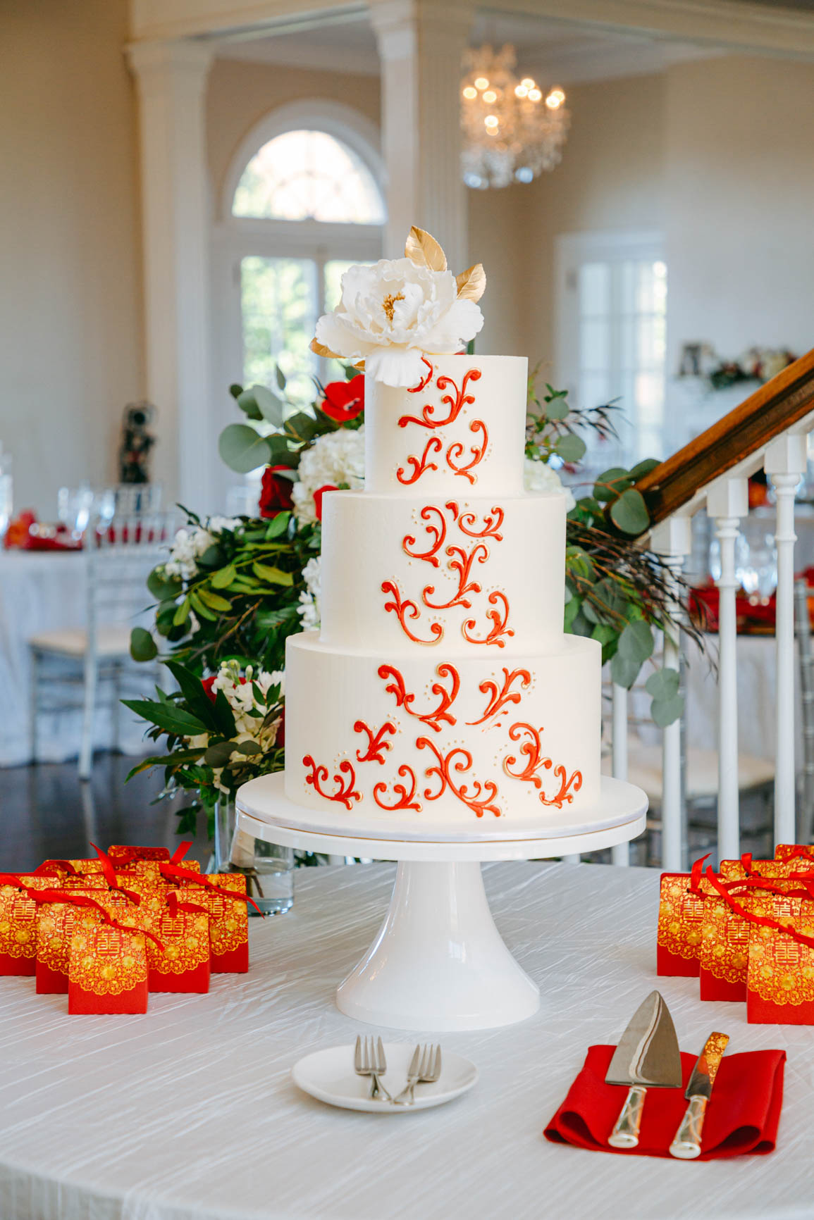 wedding cake at Separk Mansion in Gastonia NC shot by Nhieu Tang Photography | nhieutang.com