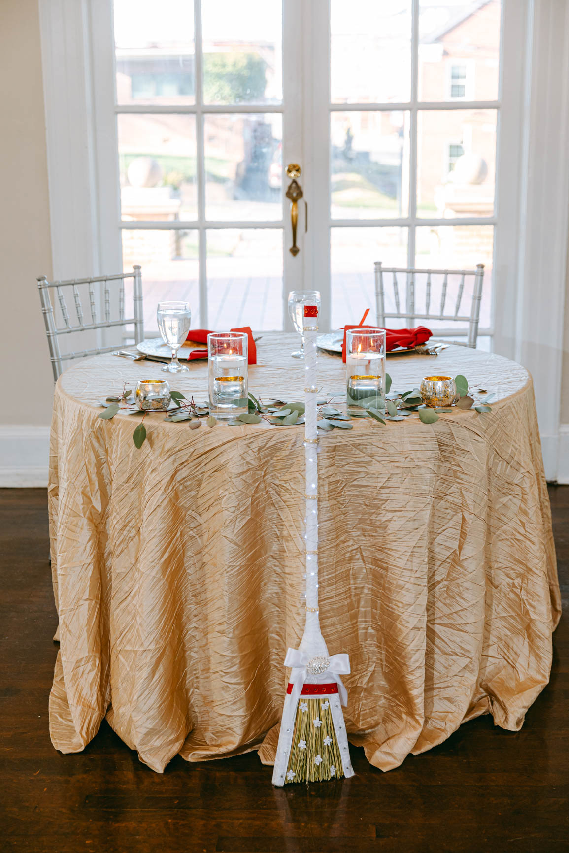 sweetheart table at Separk Mansion in Gastonia NC shot by Nhieu Tang Photography | nhieutang.com